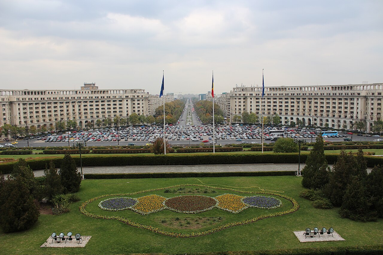 Bulevardul Unirii, văzut de la Palatul Parlamentului.